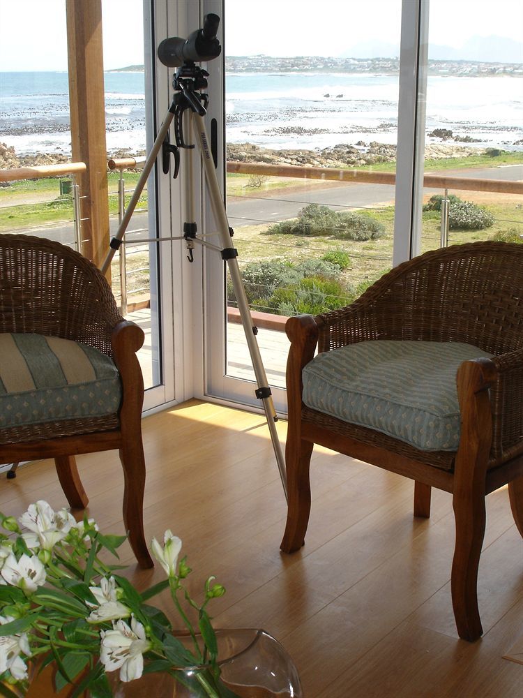 138 Marine Beachfront Guesthouse Hermanus Extérieur photo